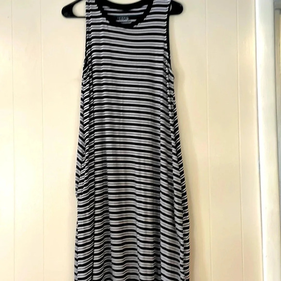 Time and Tru Black- White striped Flowy sleeveless dress - Picture 1 of 3